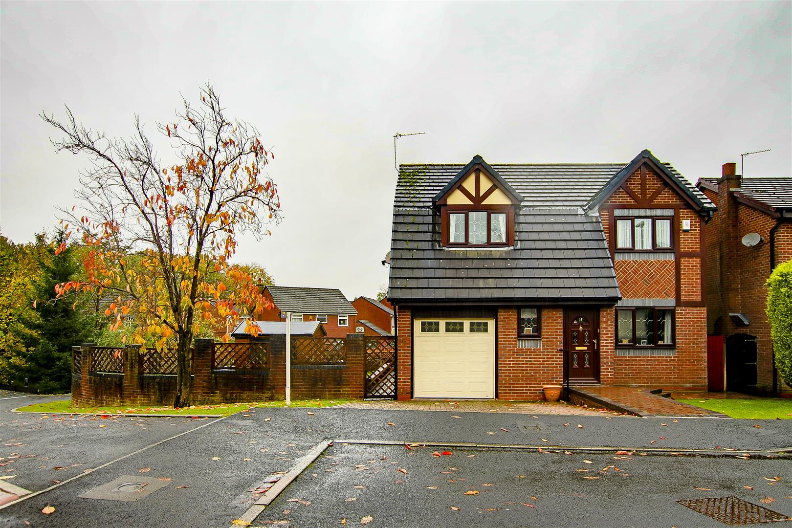 4 Bed Detached House For Sale - Main Image